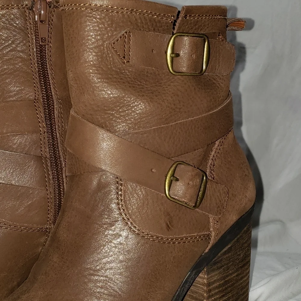 Lucky brand brown leather heeled boots strapped euc